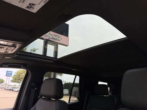 Used 2023 Chevrolet Tahoe Z71 w/ Luxury Package image 25