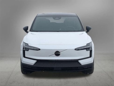 Certified 2025 Volvo EX30 Plus w/ Protection Package Premier image 9