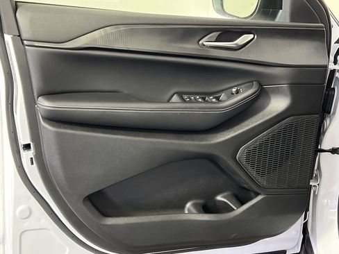 New 2025 Jeep Grand Cherokee Laredo image 11