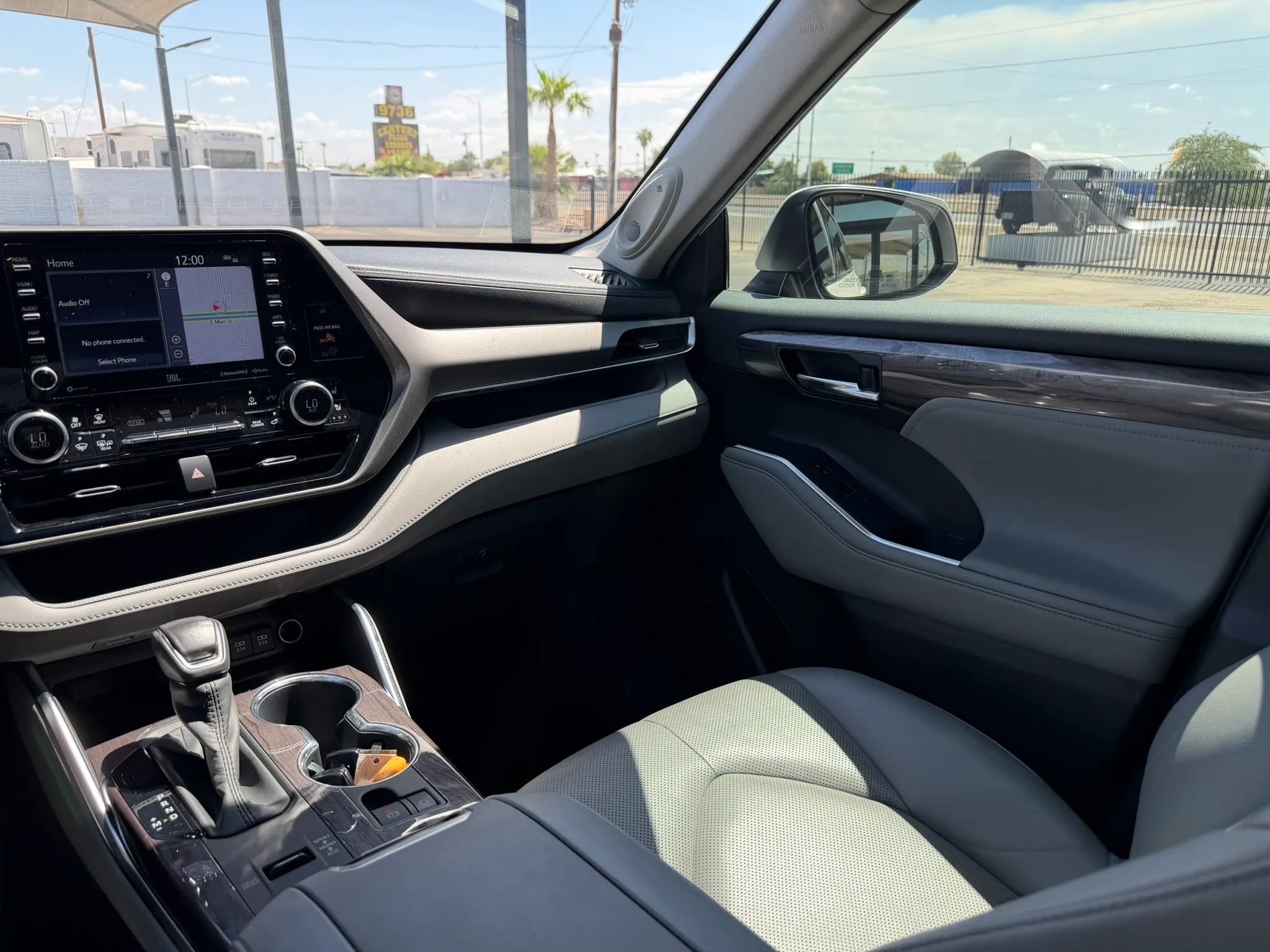 Used 2020 Toyota Highlander Limited FWD image 29