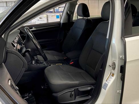 Used 2019 Volkswagen e-Golf SE w/ Driver Assistance Package image 27