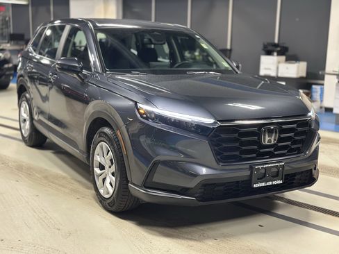 Used 2023 Honda CR-V LX image 3