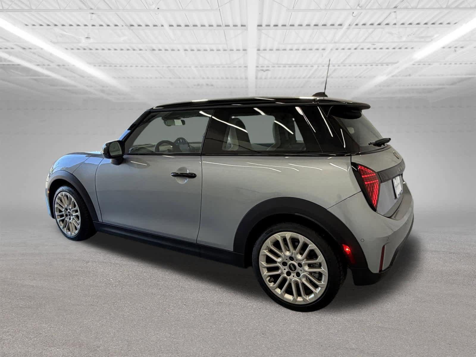 Used 2025 MINI Cooper 2-Door Hardtop FWD image 3