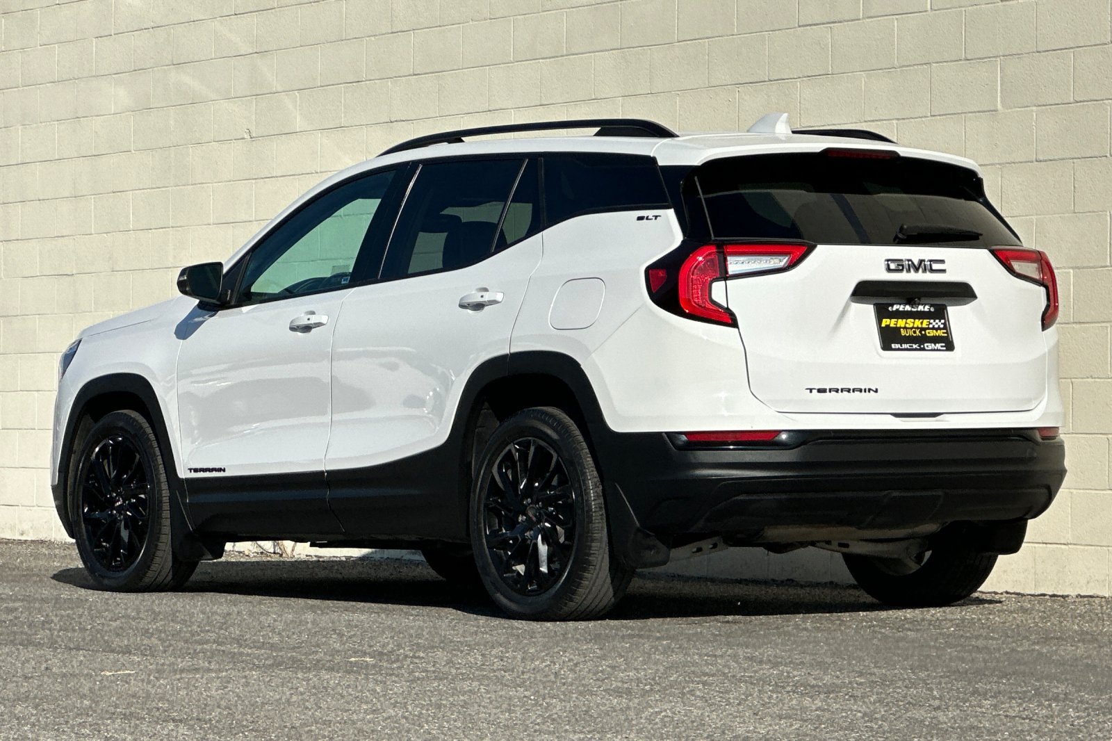 Used 2024 GMC Terrain SLT w/ Elevation Edition FWD image 6