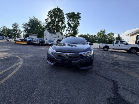 Used 2018 Honda Civic EX image 4