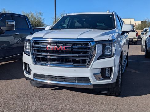 Used 2023 GMC Yukon XL SLT image 2