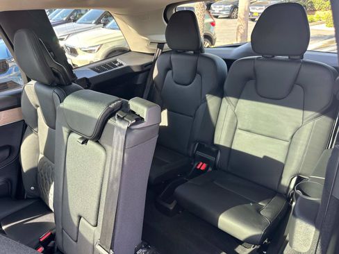 Certified 2025 Volvo XC90 B5 Core w/ Protection Package Premier image 35