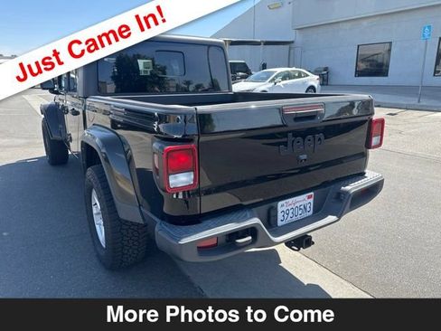 Used 2022 Jeep Gladiator Sport AWD/4WD image 3