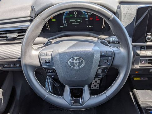 Used 2025 Toyota Camry SE FWD image 17