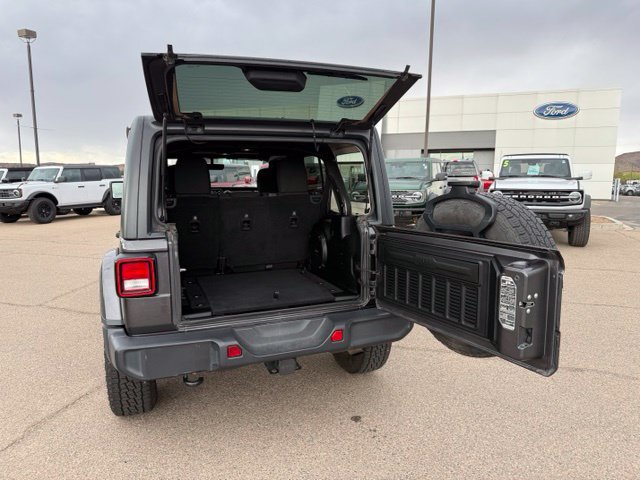 Used 2018 Jeep Wrangler Unlimited Sahara AWD/4WD image 34