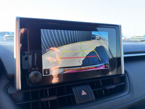 Used 2025 Toyota RAV4 SE image 27