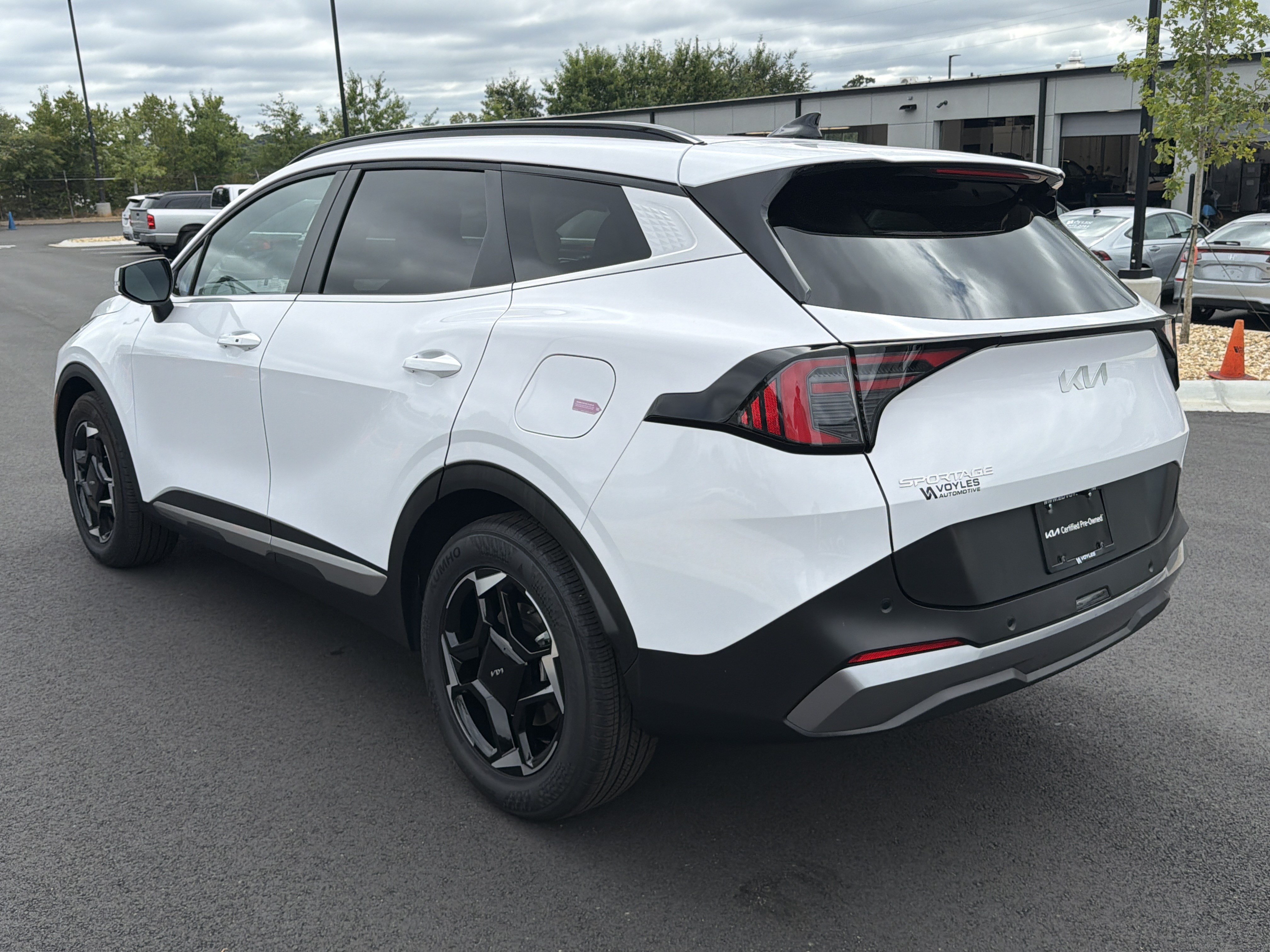Certified 2026 Kia Sportage EX w/ EX Panorama Roof Package FWD image 5