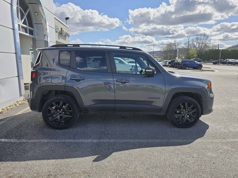 Used 2022 Jeep Renegade Altitude w/ Convenience Group image 2