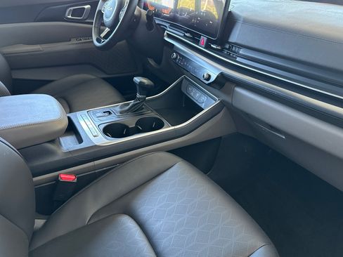 Used 2026 Kia Carnival FWD image 34
