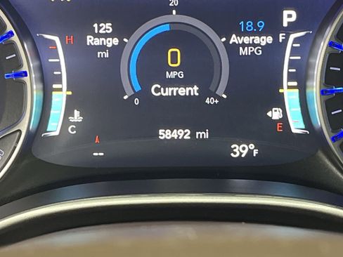 Used 2021 Chrysler Pacifica Touring-L w/ Premium & Safety Sphere Group image 16