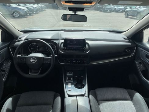 Used 2025 Nissan Rogue SV image 35