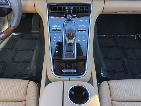 Used 2022 Porsche Panamera 4 Platinum Edition image 17