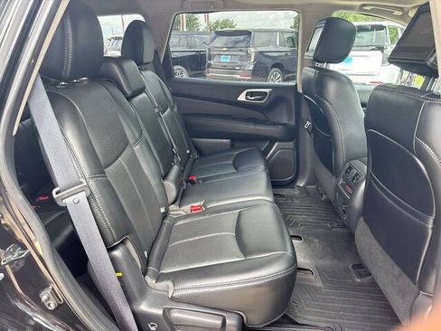 Used 2017 Nissan Pathfinder Platinum w/ Family Entertainment Package AWD/4WD image 28