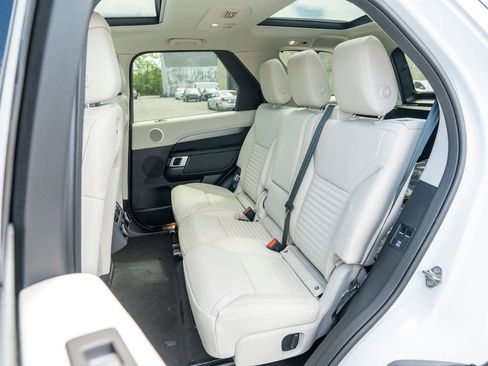 New 2025 Land Rover Discovery Dynamic SE image 22