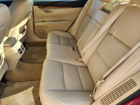 Used 2015 Lexus ES 300h image 31