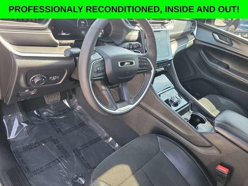 Used 2024 Jeep Grand Cherokee L Altitude RWD image 7