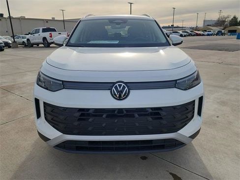 New 2026 Volkswagen Tiguan SE image 9