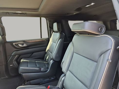 Used 2021 Chevrolet Suburban Premier w/ Premium Package image 19