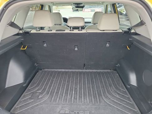 Used 2021 Kia Seltos SX w/ SX Sunroof Package image 10