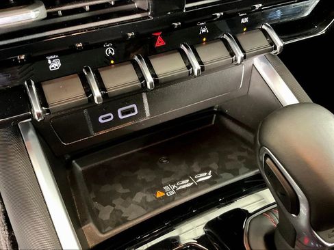 Used 2025 Chevrolet Colorado Z71 image 32