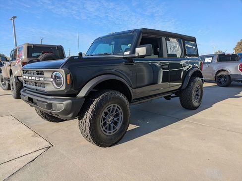 New 2025 Ford Bronco 4-Door image 7