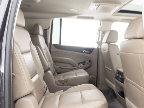 Used 2018 GMC Yukon XL SLT w/ Premium Edition AWD/4WD image 31