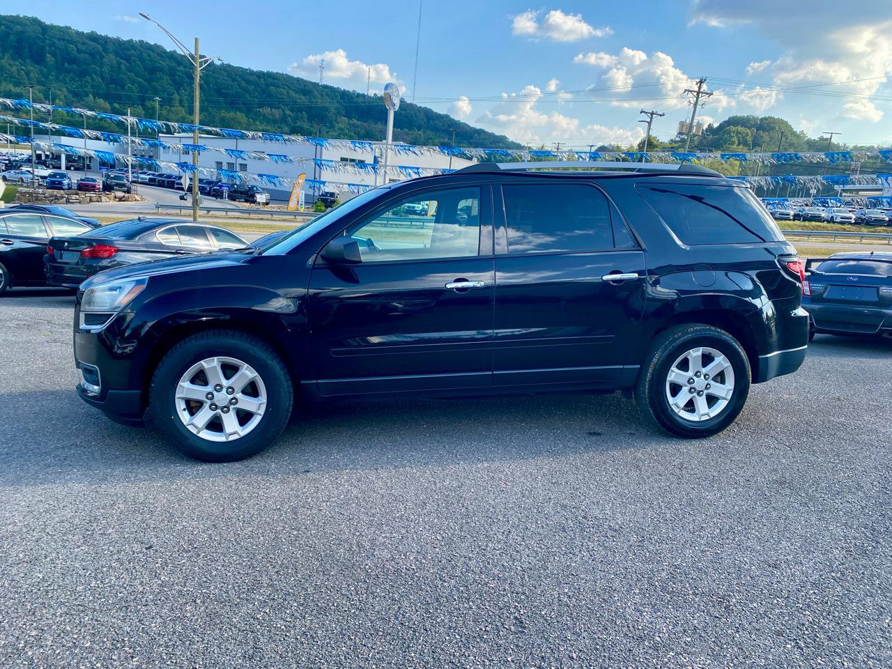 Used 2016 GMC Acadia SLE FWD image 4