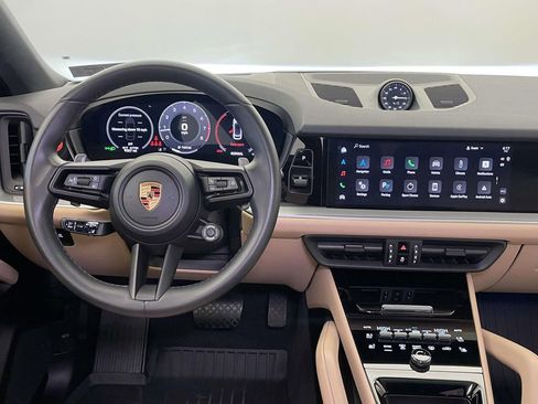 Used 2025 Porsche Cayenne Coupe image 27