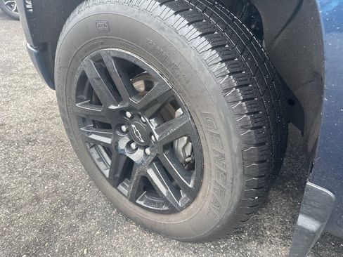 Used 2022 Chevrolet Silverado 1500 Custom image 9