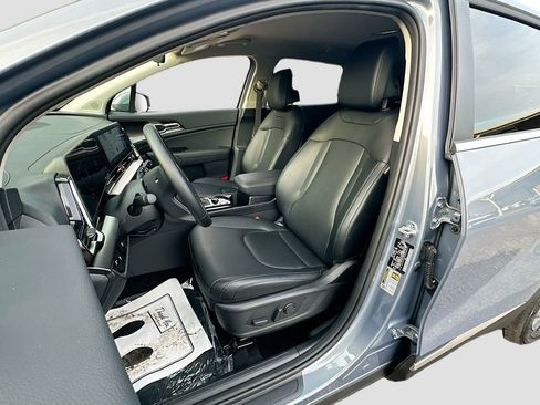 Certified 2025 Kia Sportage EX image 21