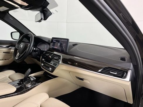 Used 2023 BMW 530i xDrive 530i xDrive w/ Premium Package image 22