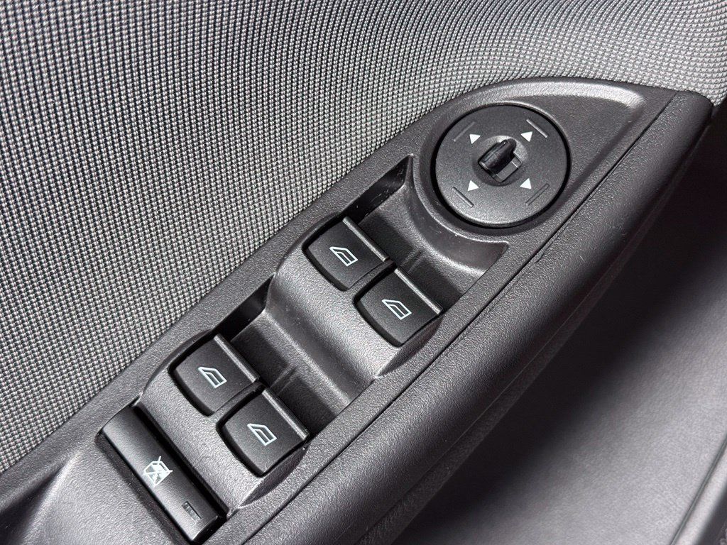 Used 2014 Ford Focus SE FWD image 19