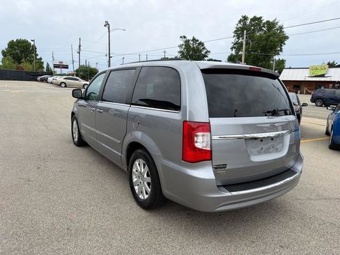 Used 2013 Chrysler Town & Country Touring FWD image 6