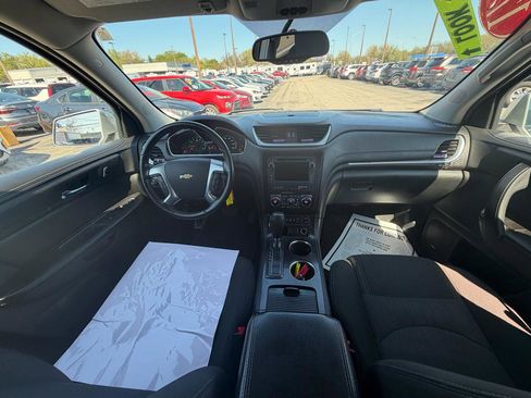 Used 2017 Chevrolet Traverse LT image 12