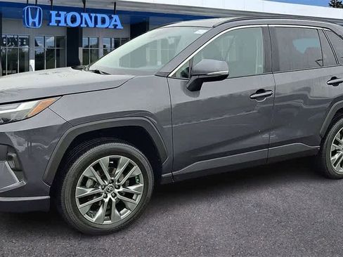 Used 2022 Toyota RAV4 XLE Premium image 4