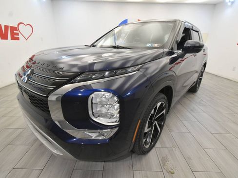 Used 2023 Mitsubishi Outlander SE AWD/4WD image 1