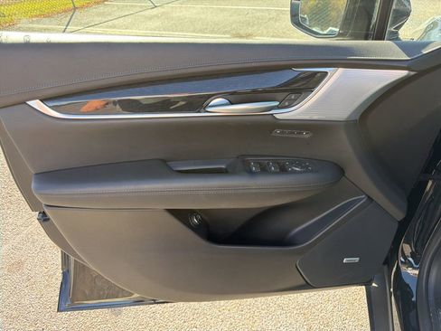 Used 2025 Cadillac XT5 Premium Luxury image 16
