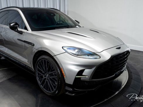 Used 2025 Aston Martin DBX 707 image 2