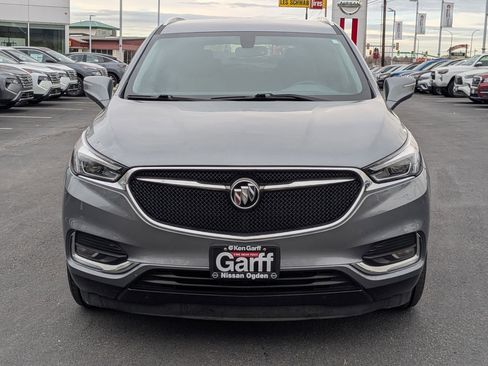 Used 2018 Buick Enclave Essence w/ LPO, Luxury Package image 11