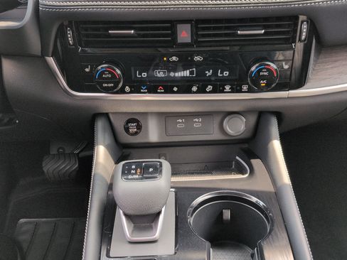 Used 2026 Nissan Rogue Platinum w/ Platinum Premium Package AWD/4WD image 26