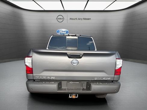 Used 2021 Nissan Titan SV w/ SV Convenience Package image 4