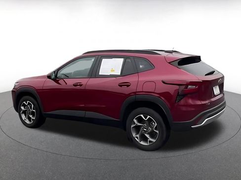 Used 2025 Chevrolet Trax LT w/ LT Convenience Package image 10