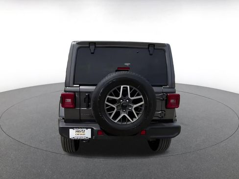 Used 2025 Jeep Wrangler Unlimited Sahara AWD/4WD image 12