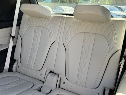 Used 2026 BMW X7 M60i image 33