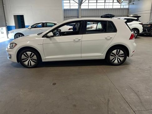 Used 2018 Volkswagen e-Golf SE FWD image 6